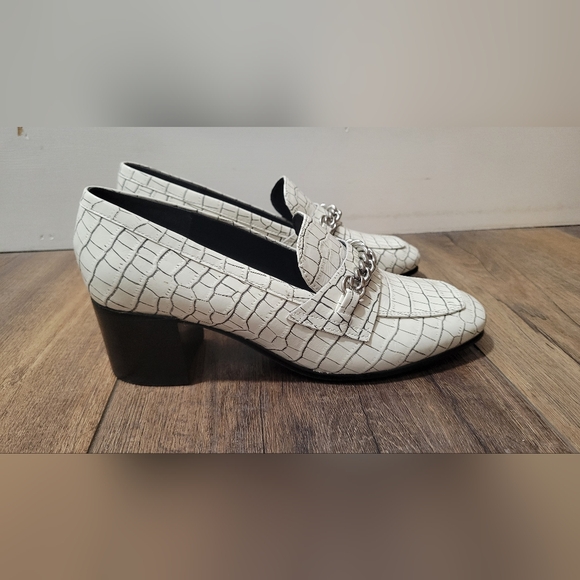 Marc Fisher White Croc-Embossed Loafers, Sz 6.5 - Picture 2 of 6